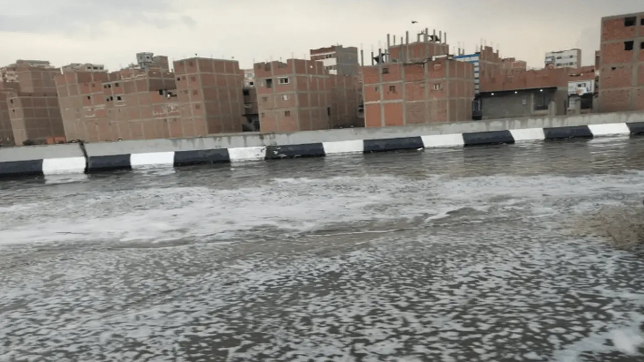 أمطار غزيرة وبرد ورياح نشطة تضرب القاهرة الكبرى والسواحل الشمالية للبلاد